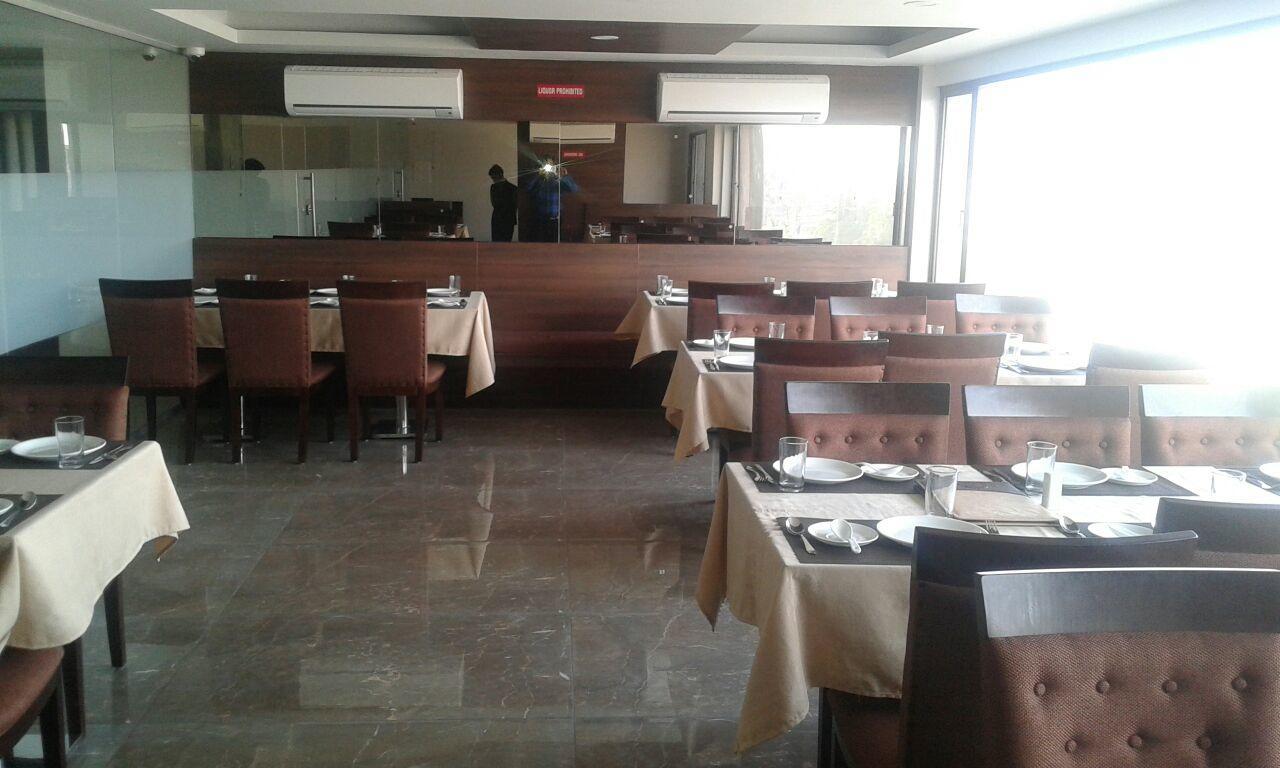 Hotel Comfort Bharuch Bagian luar foto