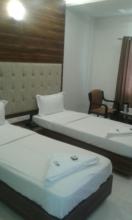 Hotel Comfort Bharuch Bagian luar foto