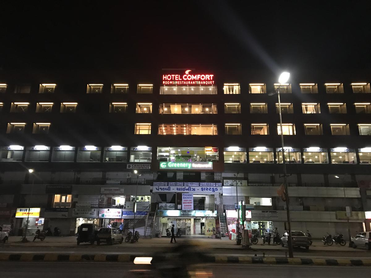Hotel Comfort Bharuch Bagian luar foto