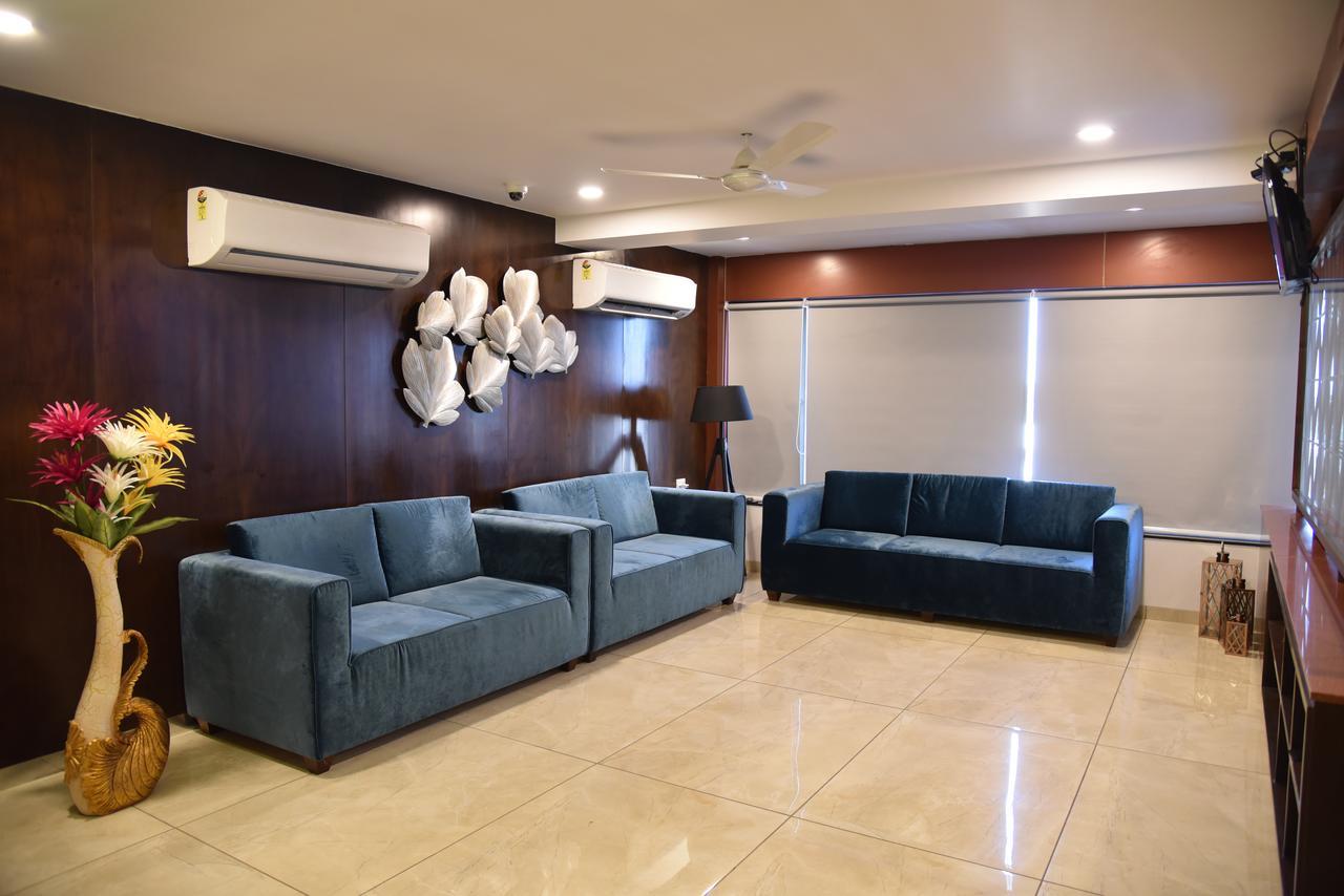 Hotel Comfort Bharuch Bagian luar foto