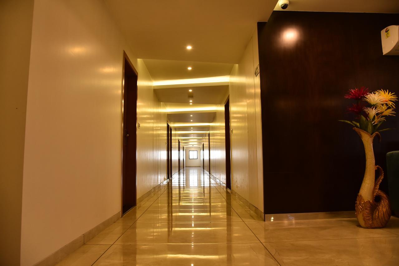 Hotel Comfort Bharuch Bagian luar foto