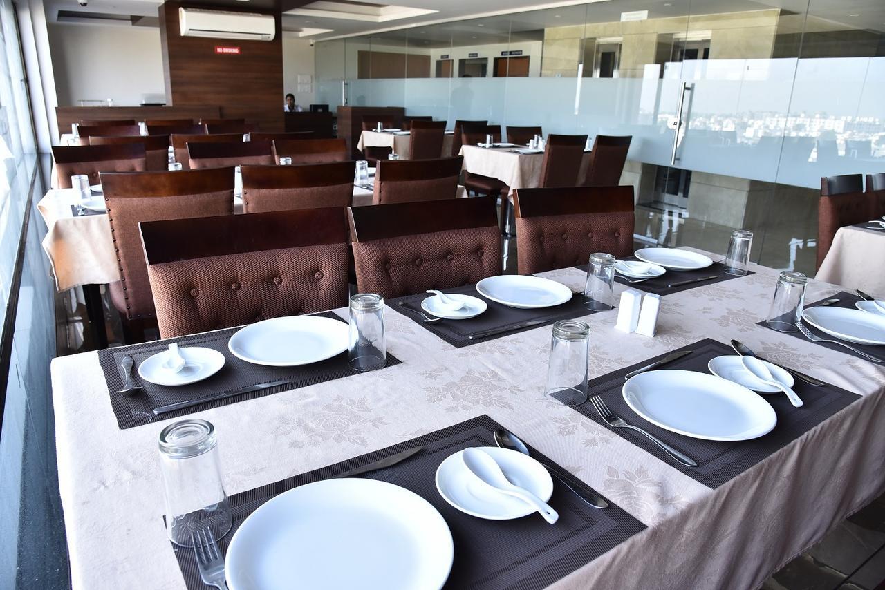 Hotel Comfort Bharuch Bagian luar foto